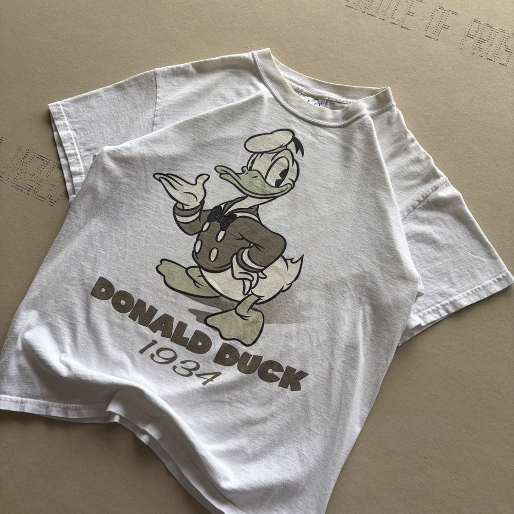 Vintage early 2000s donald duck disney tee